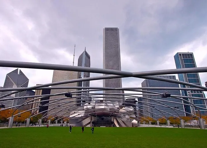 Chic Cozy 3br Michigan Avenue Spacious Close To Iconic Landmarks & Attractions
